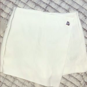 ZARA white and silver asymmetric skort with pleats